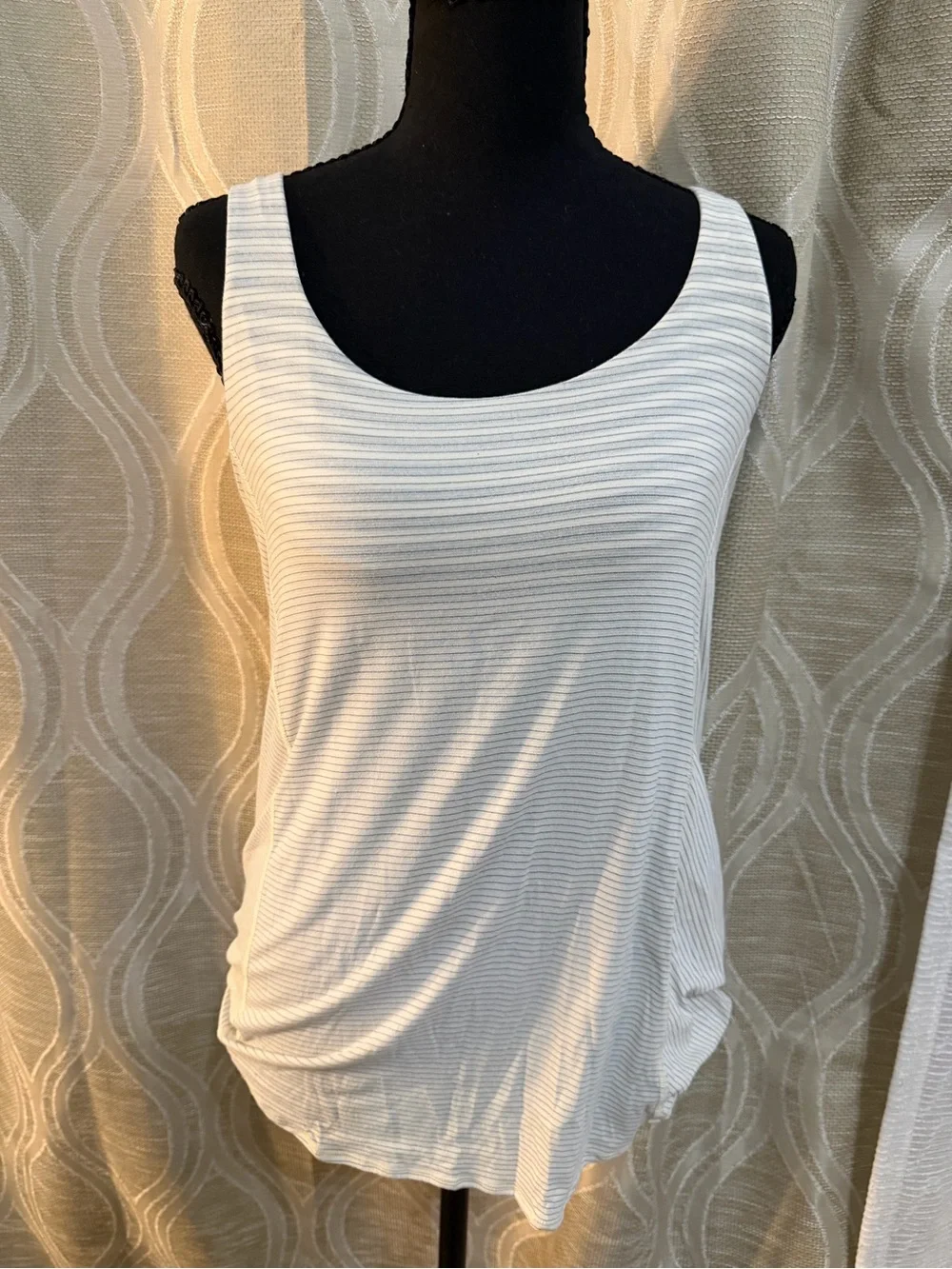 Lululemon Women’s White Striped Scoop Neck Tank Top